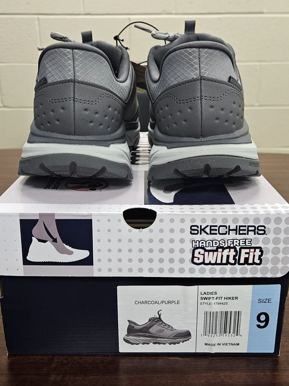 Skechers lightweight gray collar
